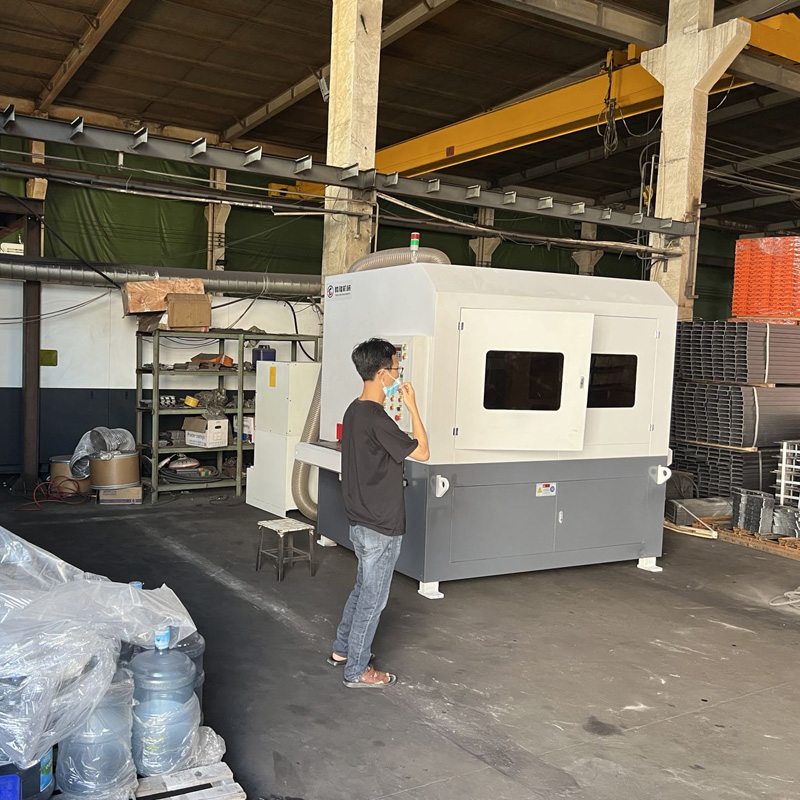 800寬單砂萬向去毛刺機發(fā)貨嘉興